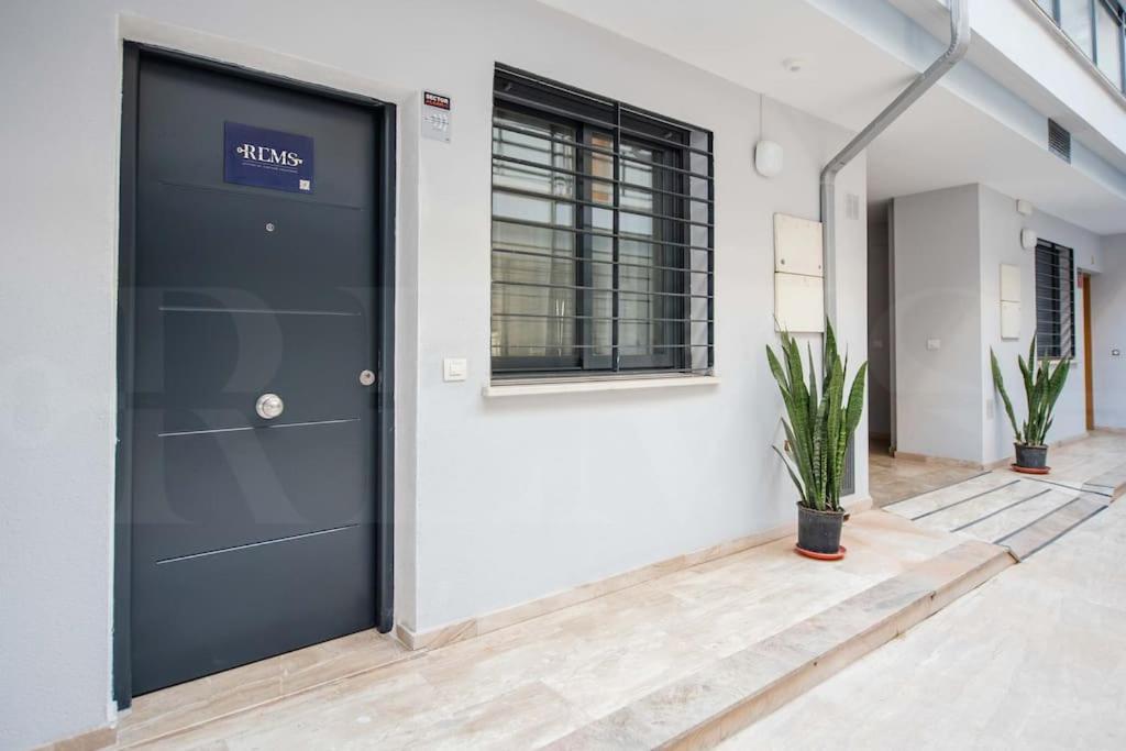 Contemporary Minimalist By Rems Appartement